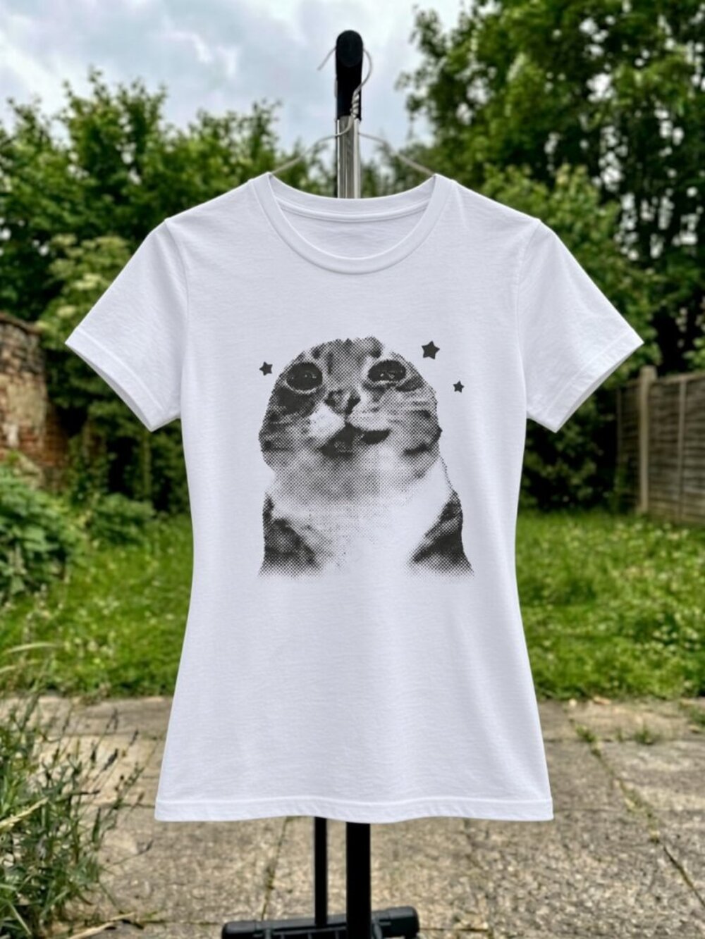 Halftone Derp Cat Face Stars Funny Meme Graphic T-Shirt Gildan Women Tee